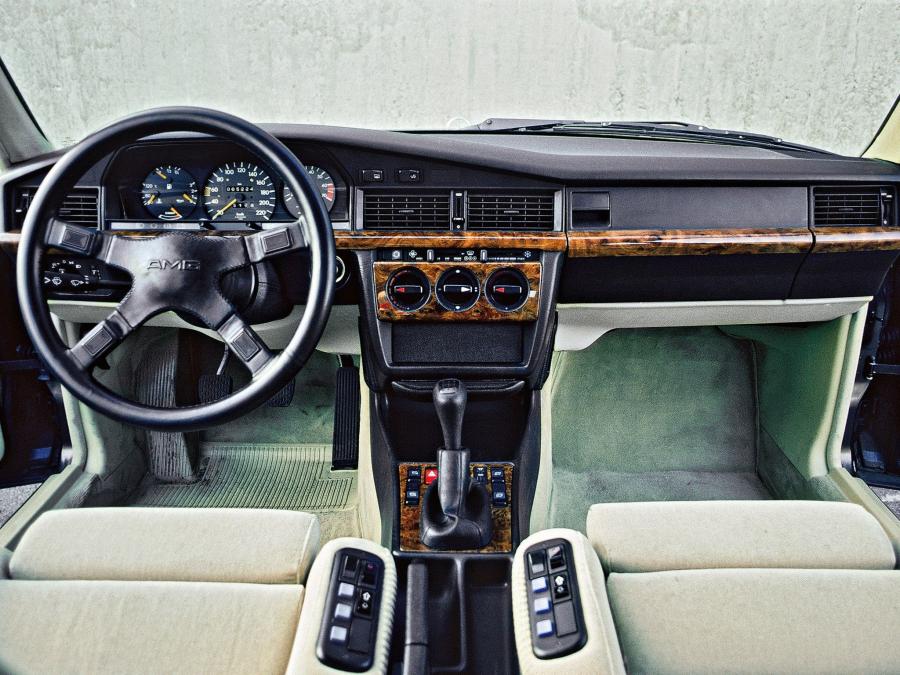  Mercedes-Benz 190 E 2.3 AMG 1988 года  (фото 3 из 3)